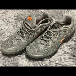 Air Max Plus Dark Stucco/ Total Orange/Sequioa